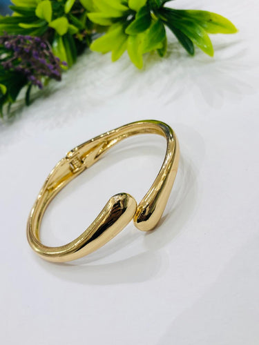 Classic Golden Bracelet
